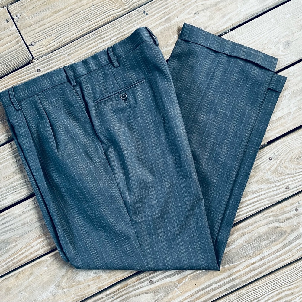 Jos A. Banks 43L men's pleated, cuffed wool suit pants blue windowpane. EUC